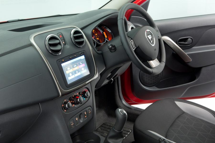 Интерьер Dacia Sandero Stepway 2013 года  (UK) (фото 4 из 37)